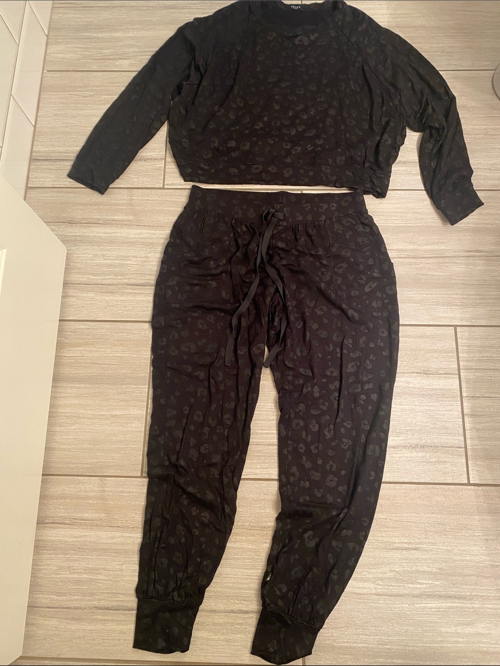 Terez Black Metallic Leopard Print sweatshirt and track pants. Size large